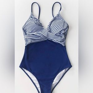 Cupshe Women's Blue and Stripe One-Piece Tummy Control Swimsuit NWOT XL